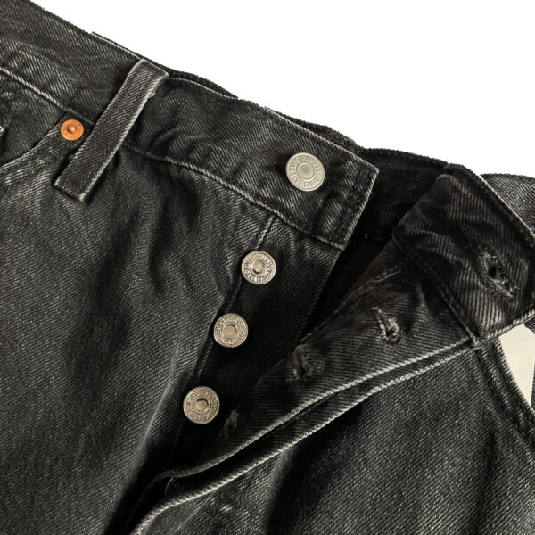Pantalón corto levis negro  t-40 - Imagen 2